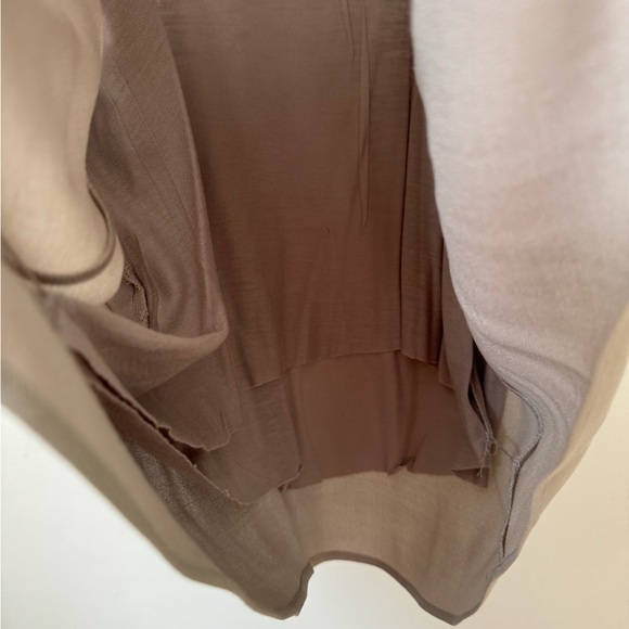 Wilfred Free by Aritzia light grey V skinny adjustable strap tank top size:small - Picture 5 of 5